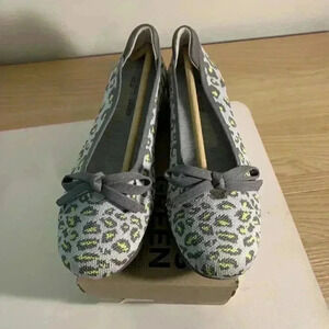 1095. NEW! Clarks Carly Hope Medium Width-Grey-US 7 Womens